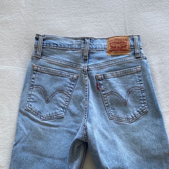 Levi’s | Wedgie Jeans - Picture 9 of 9
